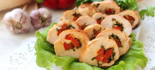 куриный рулет с овощами в духовке